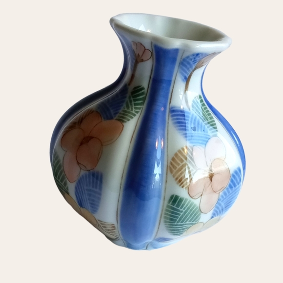 Vintage Handpainted Ceramic Vase Made in Thailand with Floral Print - Picture 8 of 10